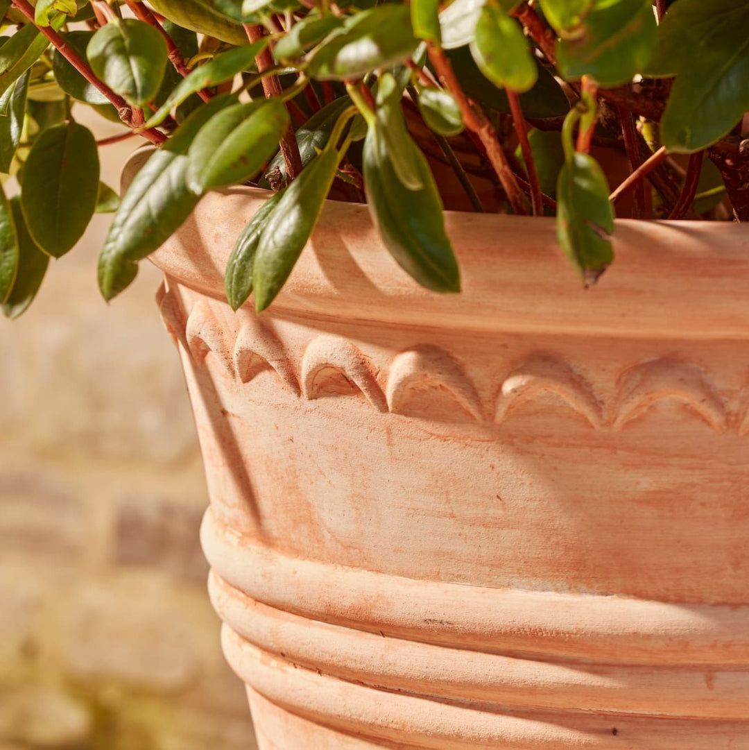 Timeless outdoor furniture, plant pots and gardenware delivered across the UK.